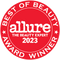 Rotes rundes Abzeichen mit der Aufschrift „Best of Beauty Award Winner, Allure The Beauty Expert 2023“ in weißer Schrift.