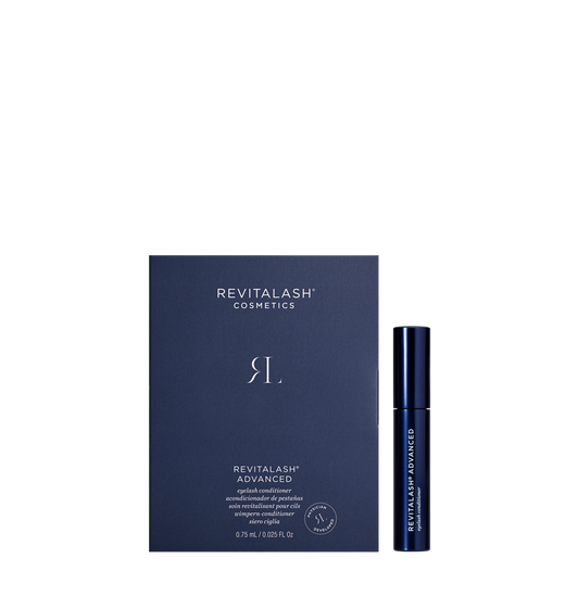 Dunkelblaue RevitaBrow® Advanced Probekarte neben dunkelblauer Mini-Tube.