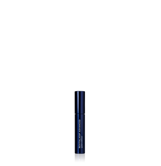 Eine blaue Tube RevitaLash® Advanced Eyelash Conditioner Travelsize von vor weißem Hintergrund.