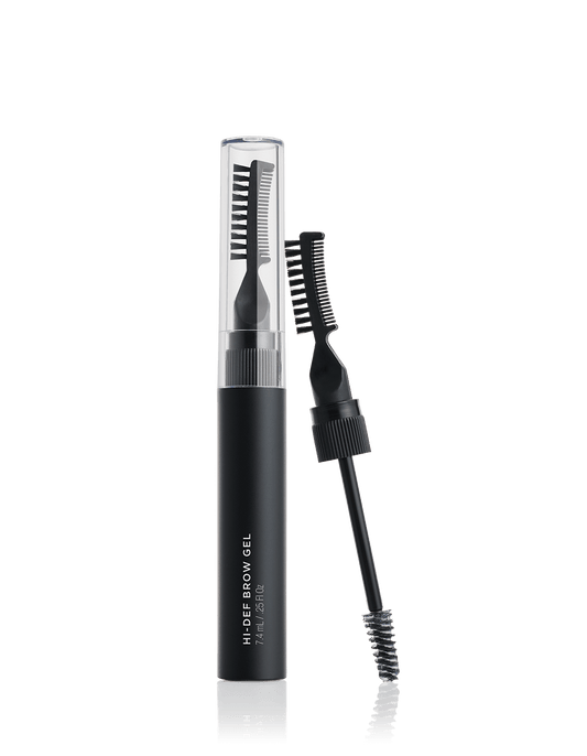Schwarze Tube RevitaLash® Cosmetics Hi-Def Brow Gel Clear mit Bürstenapplikator und transparentem Deckel; daneben eine Ansicht des vollständigen Bürstenapplikators.