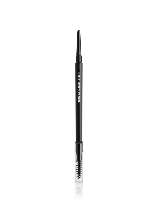 Schwarzer RevitaLash® Cosmetics Hi-Def Brow Pencil in Warm Brown mit Stift und Spiralbürste vor einem weißen Hintergrund.