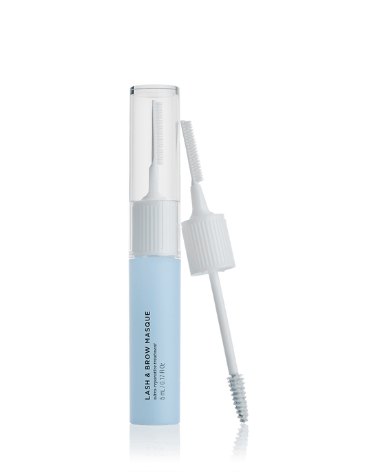 Eine Tube RevitaLash® Cosmetics Lash & Brow Masque mit einem weißen Applikatorstab daneben.