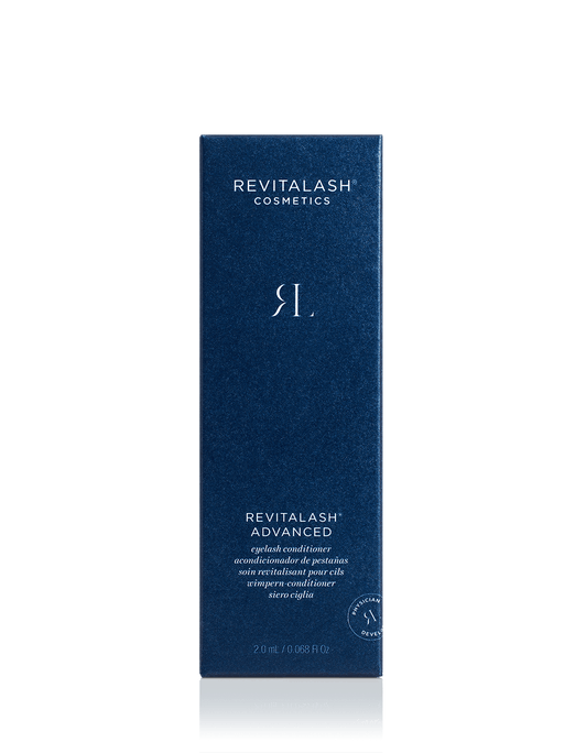 Eine blaue Box RevitaLash® Advanced Eyelash Conditioner von RevitaLash® Cosmetics in der 2 ml Version.