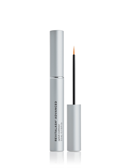 Eine silberne Tube RevitaLash® Advanced Eyelash Conditioner 3.5 ml von RevitaLash® Cosmetics mit geöffnetem Deckel und feinem Pinselapplikator.