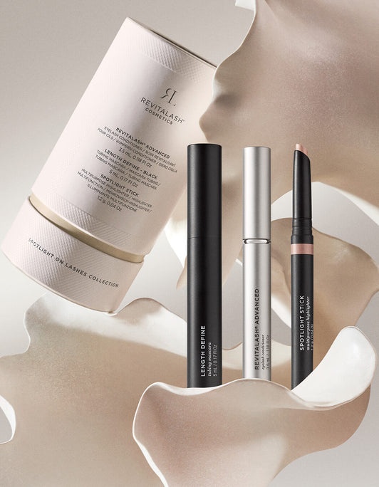 Die Spotlight on Lashes RevitaLash® Advanced Spring Collection 2026 von RevitaLash® Cosmetics ist mit einer zylindrischen Schachtel und abstrakten, gewellten, hellen Formen im Hintergrund abgebildet.