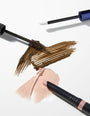 Spotlight on Brows RevitaBrow® Advanced Spring Collection 2026 von RevitaLash® Cosmetics - Farbmuster und Applikatoren auf einem weißen Hintergrund.